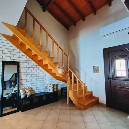 Balcony View Apartman Barbáti